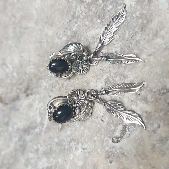 Navajo genuine onyx and solid sterling silver post dangle earrings - Picture 3 of 3